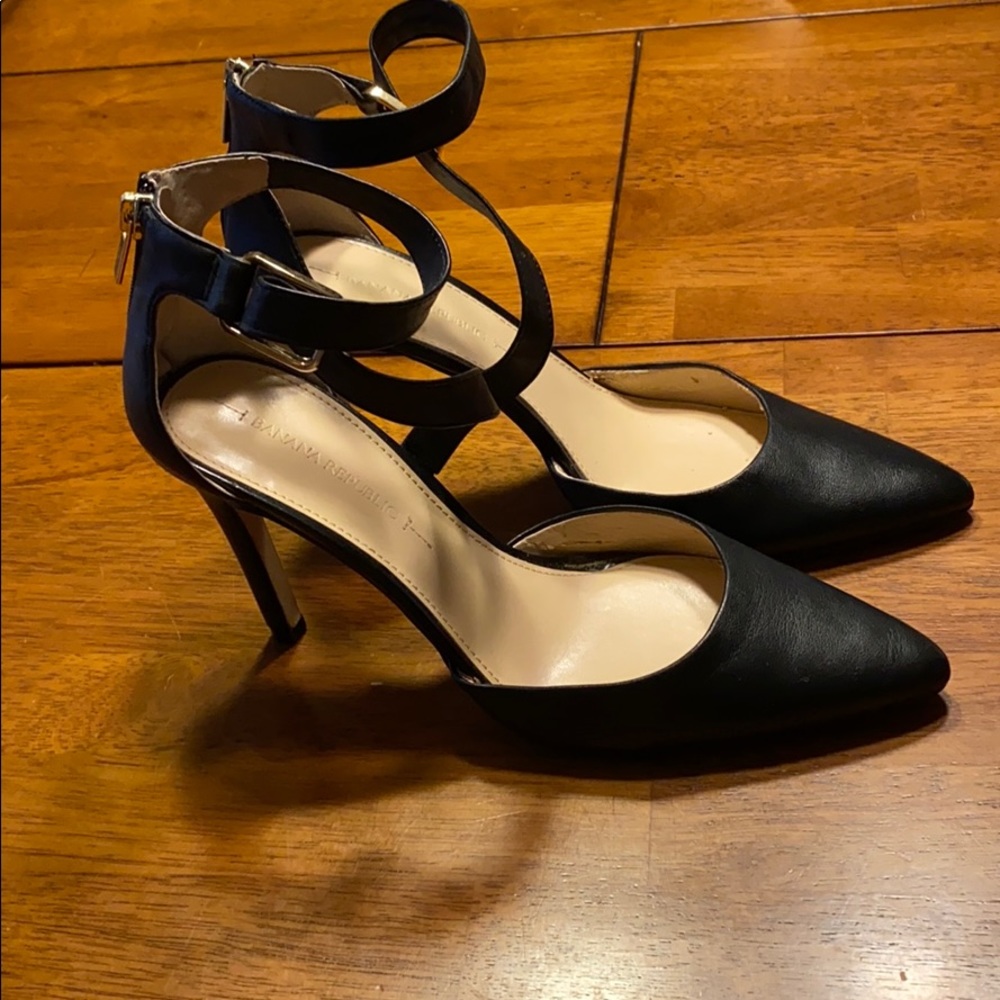 Banana Republic Black Pumps